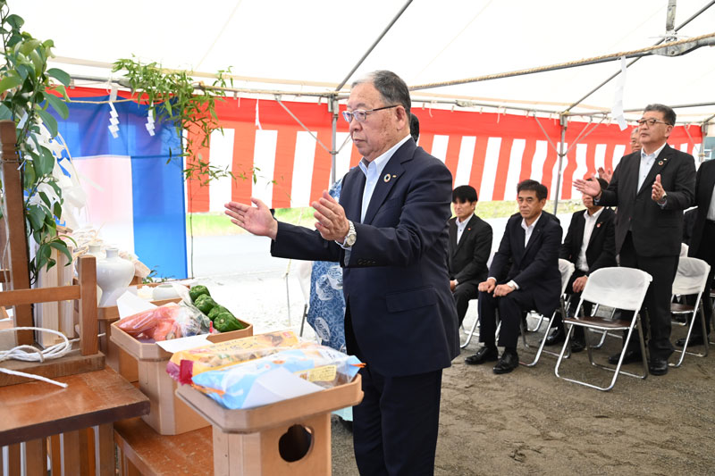 奥山支店の無事完成を祈念