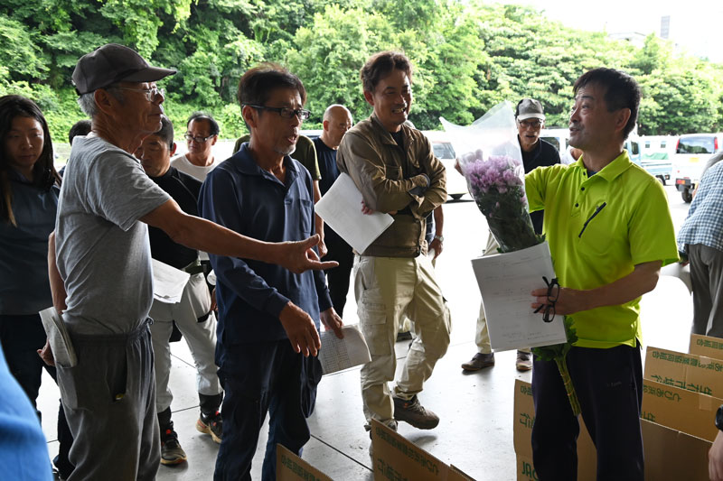スプレーマム７月盆向け出荷目ぞろい会