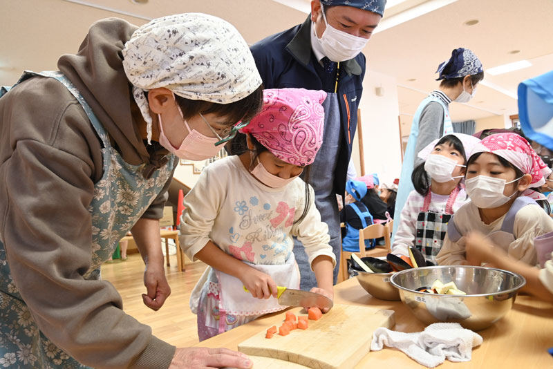 テクノ支店 協同活動（カレー作り）