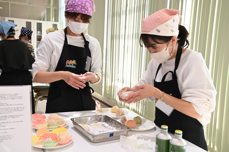 地元のフルーツで大福づくり