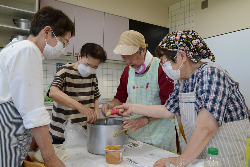 女性部焼肉のたれ作り